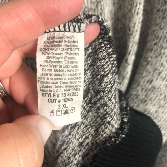 West Kei Black Grey Sweater Beaded Front Neckline Size 3XL - Picture 5 of 5